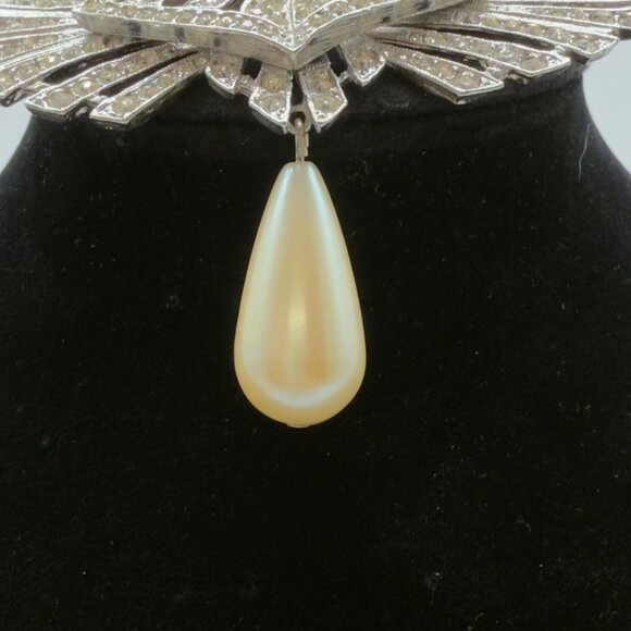 Vintage Art Deco Style Rhinestone Pearl Brooch Pin Teardrop Dangle Accent - Picture 3 of 7